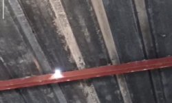 Yorgun mermiler evin damına isabet etti