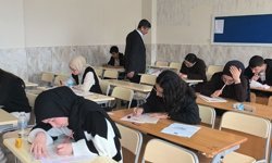 Yüzlerce öğrenci umre ödüllü bilgi yarışmasında ter döktü