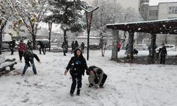 Afyonkarahisar'da kar nedeniyle eğitime 1 gün ara verildi
