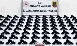 Antalya'da 100 adet ruhsatsız tabanca ele geçirildi: 2 şüpheli tutuklandı