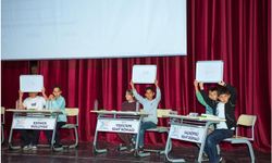 Bilgi yarışmasında dereceye giren öğrenciler ödüllendirildi