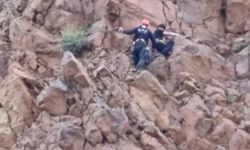 Bingöl'de baraj bölgesinde mahsur kalan 2 kişi kurtarıldı