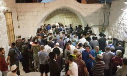 Binlerce Yahudi 'Makam-ı Yusuf'a baskın düzenledi