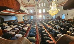 Bursa'da vatandaşlar Kurban Bayramı namazı için camilere akın etti