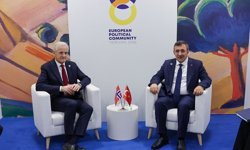 Cumhurbaşkanı Yardımcısı Yılmaz, Norveç Başbakanı Store ile Erivan'da bir araya geldi