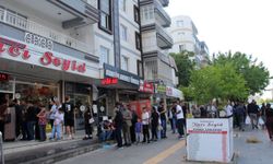 Diyarbakır'da bayram arifesinde tatlıcılarda uzun kuyruklar oluştu