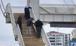 Diyarbakır'daki üstgeçitler yaşlı ve engelliler için çileye dönüşmeye devam ediyor