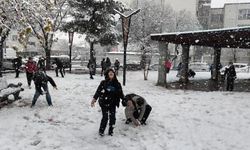 Erzurum'da Mayıs ortasında kar sürprizi yaşandı.