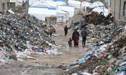 Fareler, Gazze'deki çocukları çadırlarda ısırıyor ve UNRWA 'sağlık çöküşü' konusunda uyarıyor
