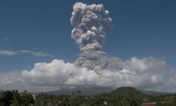 Filipinler'de Mayon Yanardağı patladı: Binlerce kişi tahliye edildi