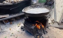 Gazze'de yakıt krizi derinleşti: Aileler yemek pişirmek için çöp yakıyor