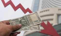 Hindistan rupisi, dolar karşısında en düşük değeri gördü