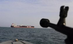 İran ordusu, Hürmüz Boğazı'nda ABD savaş gemilerini hedef aldı