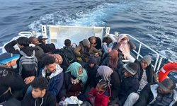 İzmir açıklarında 25 düzensiz göçmen yakalandı