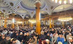 Konya'da vatandaşlar bayram namazı için camileri doldurdu