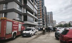 Mahsur kalan kadın ve çocuğu çıkaran adam, asansör boşluğuna düşüp hayatını kaybetti