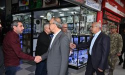 Malatya Büyükşehir Belediye Başkanı Er, deprem sonrası vatandaşlarla bir araya geldi