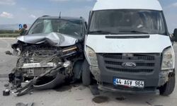 Malatya'da minibüs ile hafif ticari araç çarpıştı: 8 yaralı