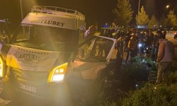 Mardin'de minibüs ile otomobil çarpıştı: 8 yaralı