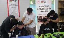 Mesleki eğitim öğrencilerinden özel gereksinimli çocuklara bayram tıraşı