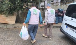 Tarsus'ta ihtiyaç sahiplerine gıda yardımı sürüyor