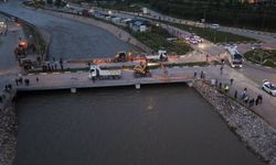 Taşkın riskine karşı ÇEDAŞ Köprüsü'nde yıkım çalışması başlatıldı