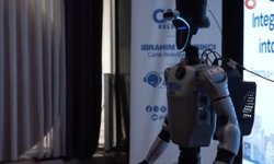 Türkiye'nin ilk nüfusa kayıtlı insansı robotu CANİKMAN meclis toplantısında