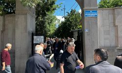 Vatandaşlar bayramda mezarlıkları ziyaret etti