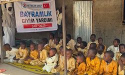 Yetimler Vakfı'ndan Çad'daki yetim çocuklara bayramlık kıyafet desteği