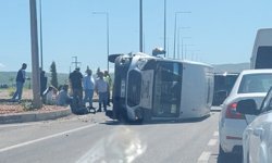 Yolcu minibüsü yan yattı: 5 yaralı
