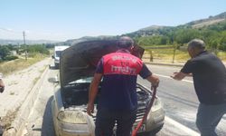 Adıyaman'da seyir halindeki otomobil alev aldı