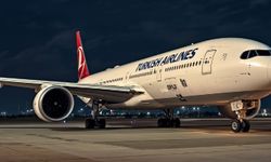 Antalya Havalimanı'nda THY uçağı radar direğine çarptı
