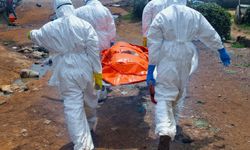 Ebola salgınında yüzlerce şüpheli vaka revize edilerek ölüm sebeplerinin başka olduğu belirtildi