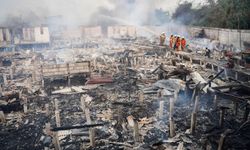 Endonezya'daki yangında yaklaşık 330 ev zarar gördü
