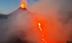 Etna Yanardağı'nda volkanik hareketlilik: Alarm seviyesi yükseltildi