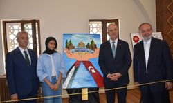 Gazze'deki çocukların umut ve acıları resimlere yansıdı