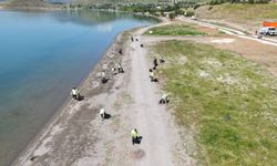 Hazar Gölü'nde temizlik seferberliği: 56 kilometrelik kıyıdan 12 ton atık çıkarıldı