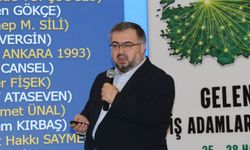 İlahiyatçı Yazar Çakmak: Çağın tarzına değil, Allah'ın farzına itaat etmeyi çocuklarımıza öğretmeliyiz