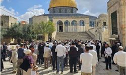 İşgalci siyonistler Mescid-i Aksa'ya baskın düzenledi