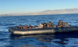 İzmir açıklarında 35 düzensiz göçmen kurtarıldı