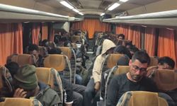 İzmir'de 36 düzensiz göçmen ile 1 göçmen kaçakçısı yakalandı