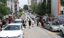 İzmir'de LGS sona erdi, öğrenciler aileleriyle buluştu