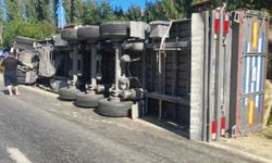 İzmir'de tır ile otomobil çarpıştı: Bir yaralı