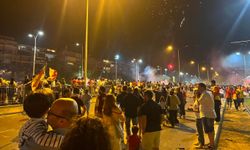 Konak sahilde taraftar yoğunluğu ve arbede yaşandı