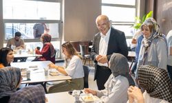 Malatya'da Şehir Kütüphanesi'nde öğrencilere yemek ikramı