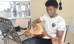 Malatya'daki bağlama kursu Afrika'dan gelen öğrenciye ilham oldu