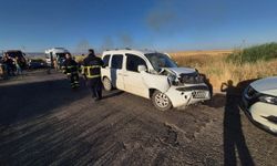 Mardin'de iki hafif ticari araç çarpıştı: 8 yaralı