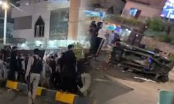 Pakistan'da kontrolden çıkan araç camiye daldı: 2 ölü, 30 yaralı