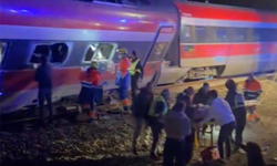 Romanya'da iki tren çarpıştı: 2 yaralı