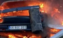 Samsun'da aydınlatma direğine çarpan otomobil alev aldı: Bir ölü, bir yaralı